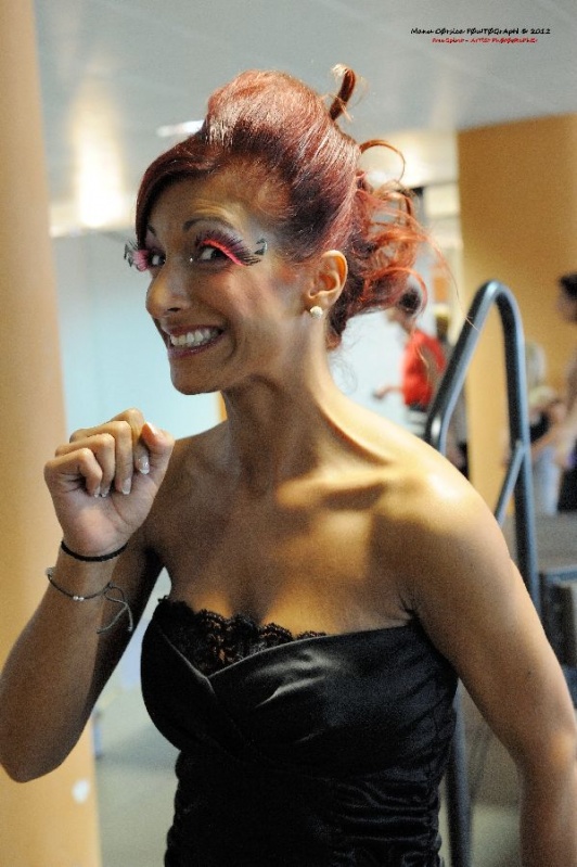 Fin du maquillage pour Jenny-Stella Fin du maquillage pour Jenny-Stella